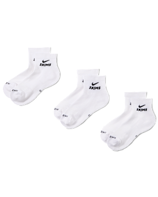 Nike.comにおけるNikeSKIMS Dri-FIT クォーターソックス (3足)に関する